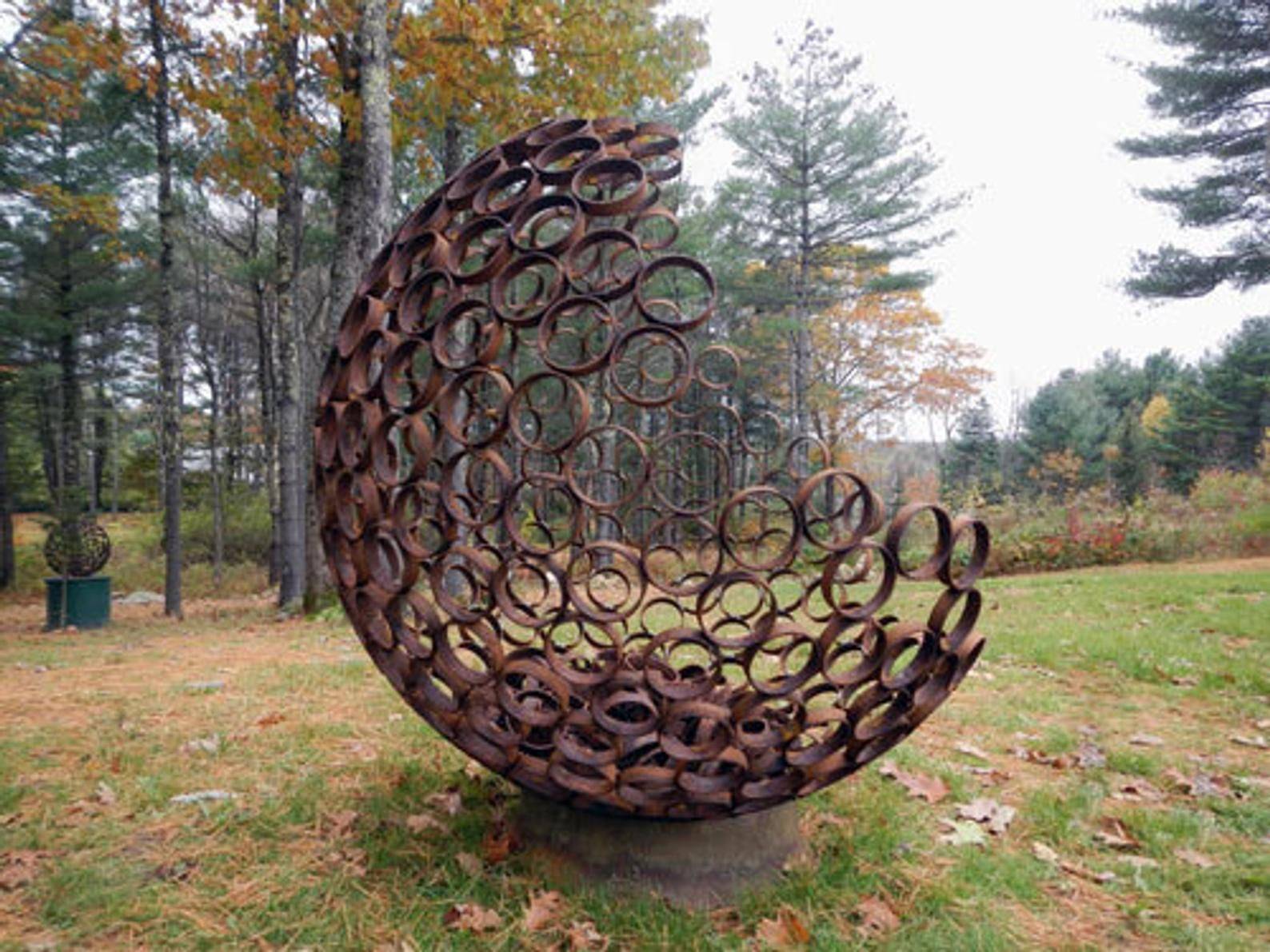 Steel Ball Plant Supportsculpture