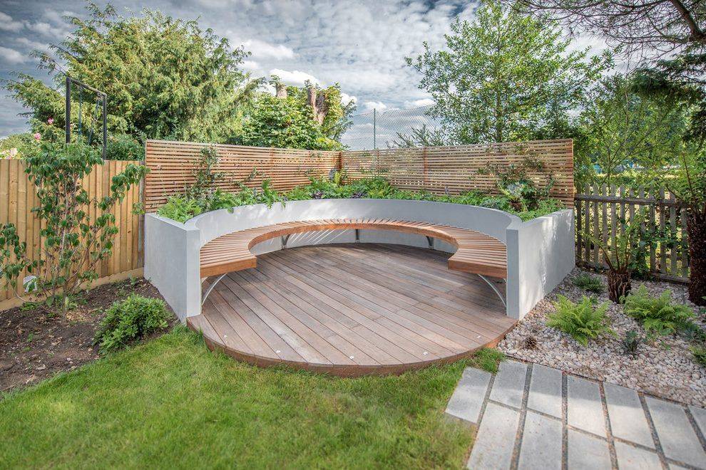 24 Curved Garden Seat Ideas To Consider | SharonSable