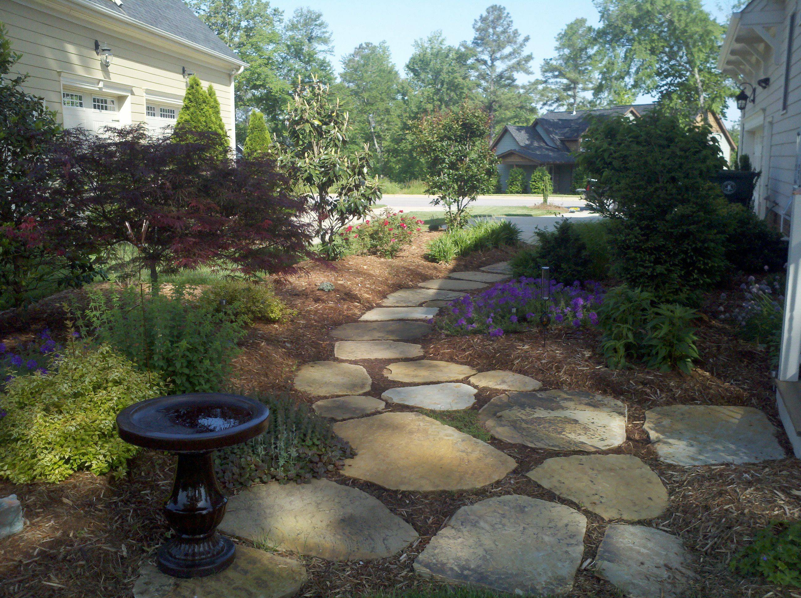Stylish Stepping Stone Pathway Decor Ideas