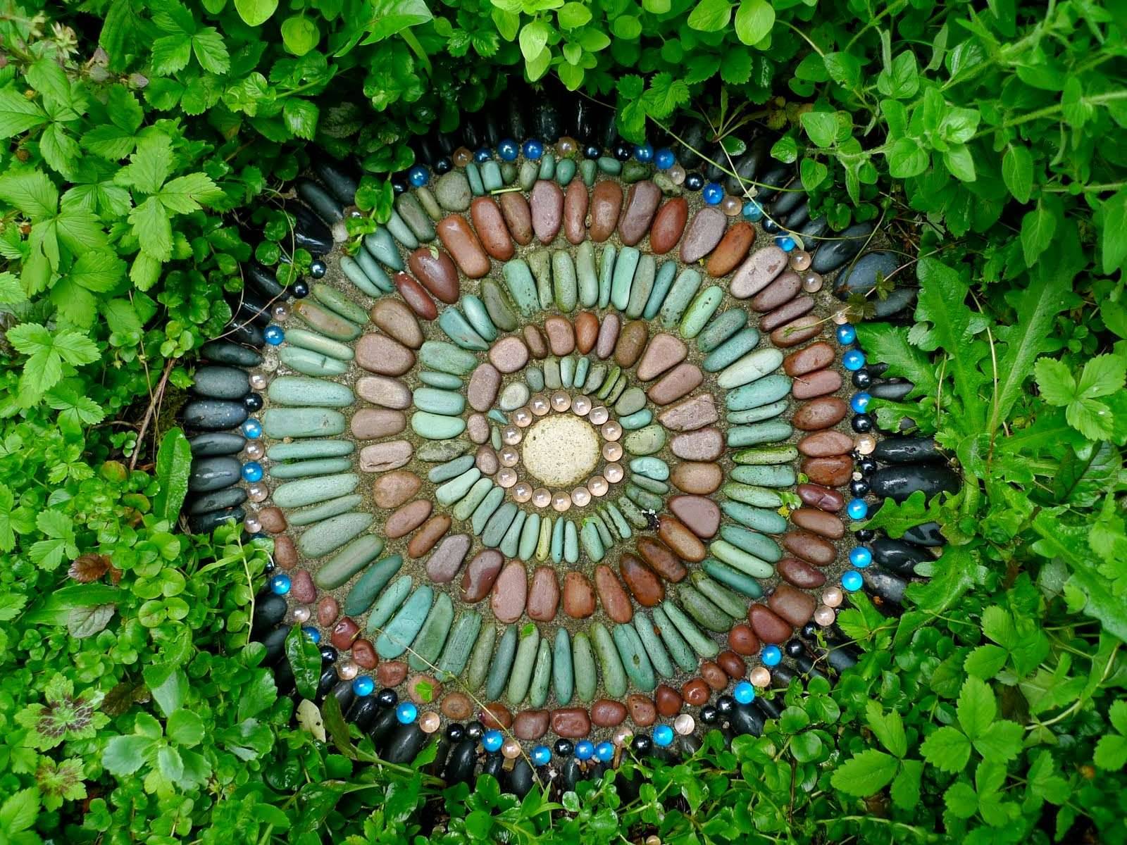 Best Diy Garden Mosaic Ideas