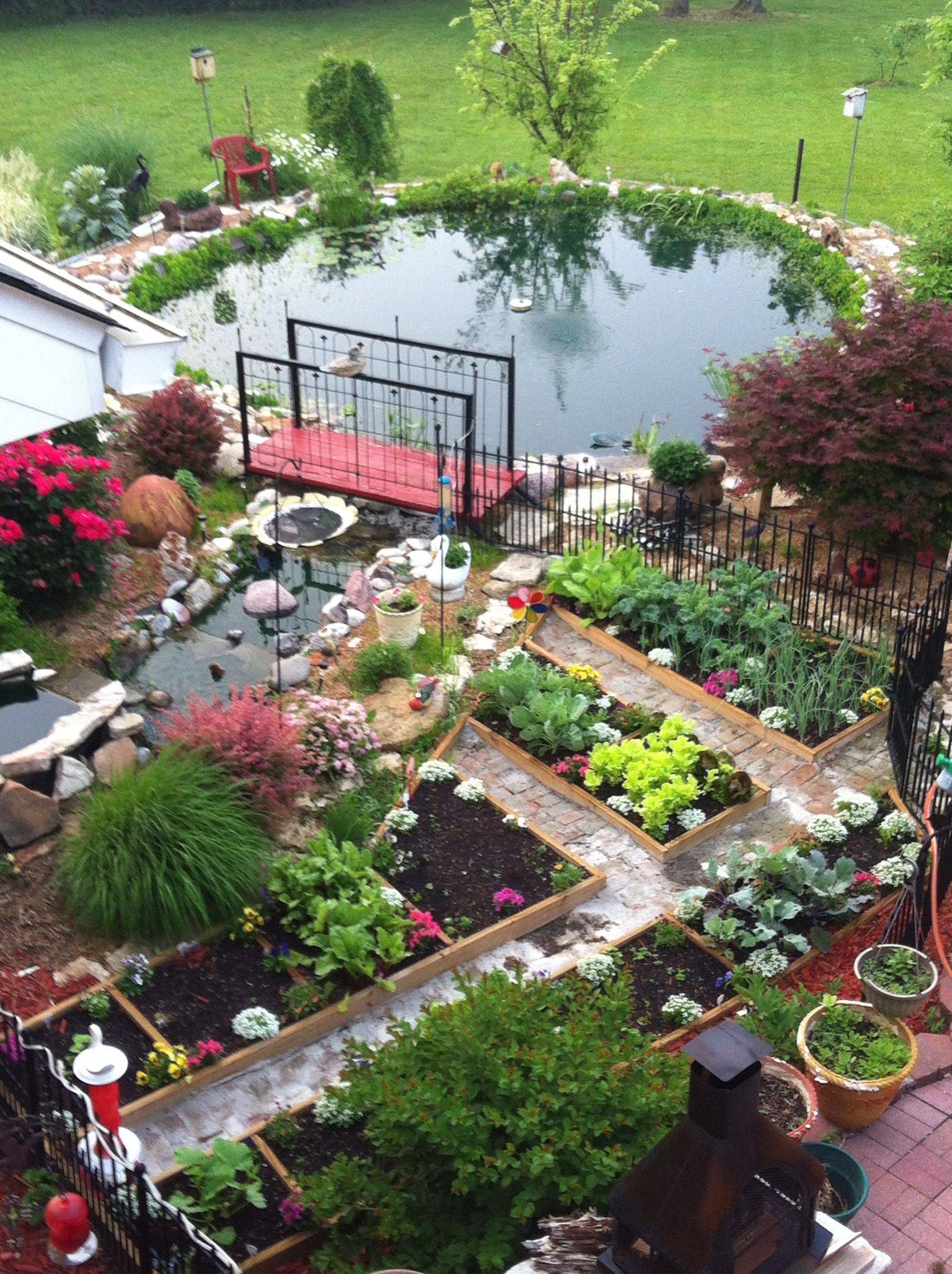 Gorgeous Small Gardens Design Ideas