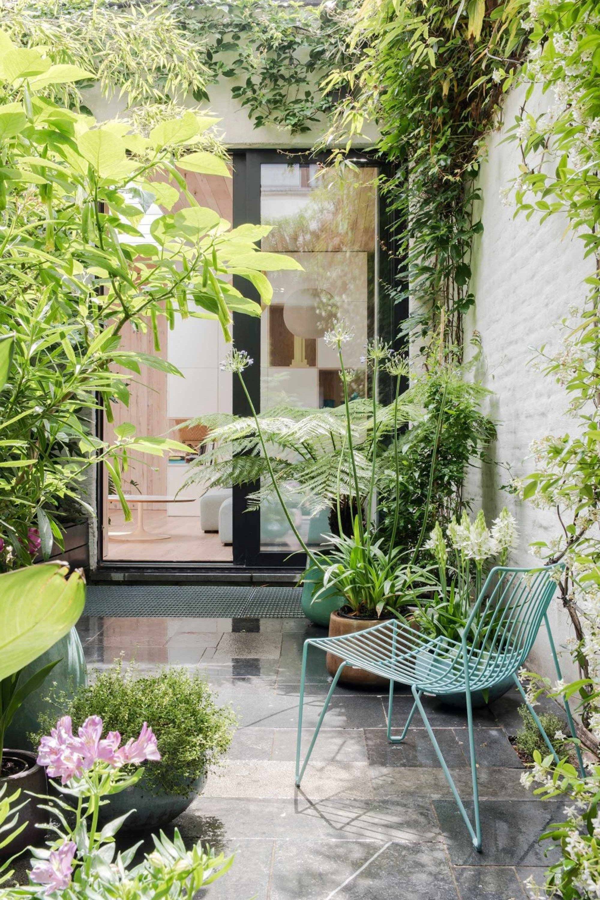 Britishinspired Courtyard Courtyard Gardens Design