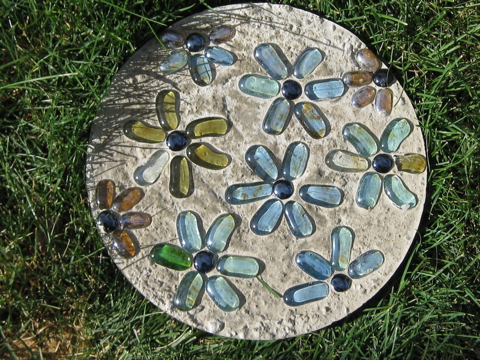 Beautiful Diy Stepping Stone Ideas