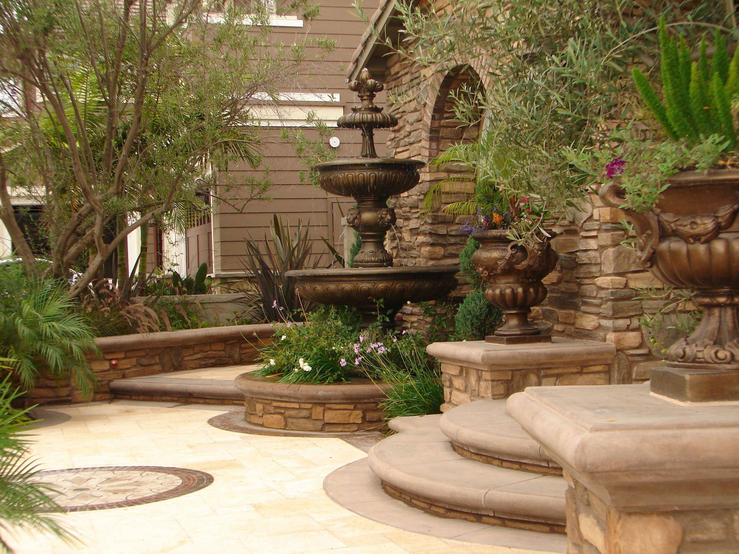 Luxury House Courtyard Gardens