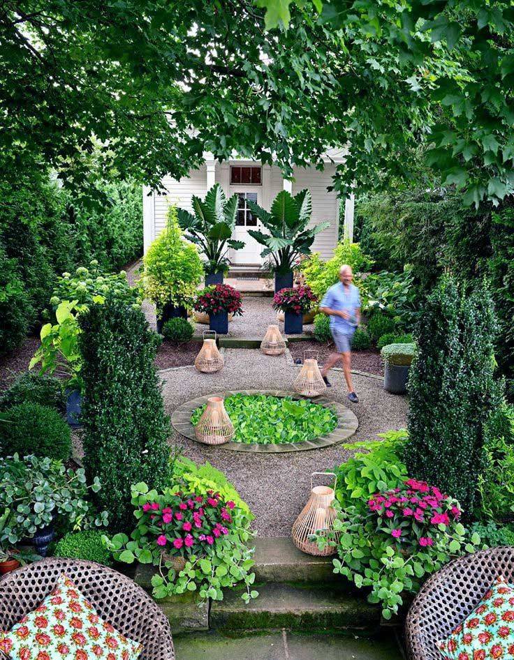 Rustic Front Yard Courtyard Landscaping Ideas