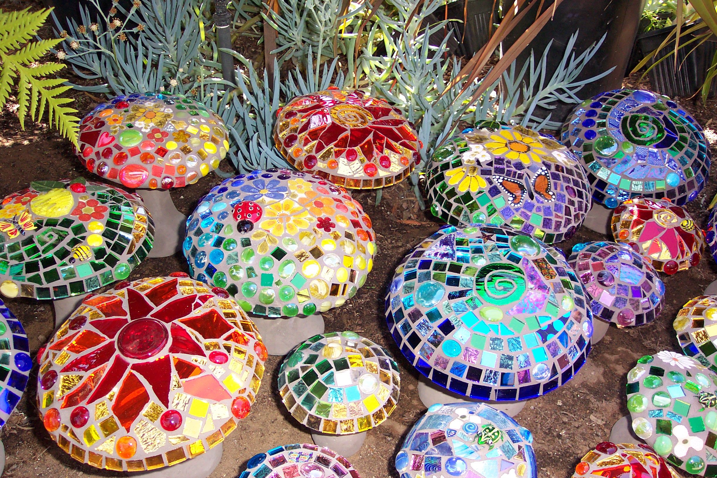 Wonderfull Diy Garden Mosaics Projects