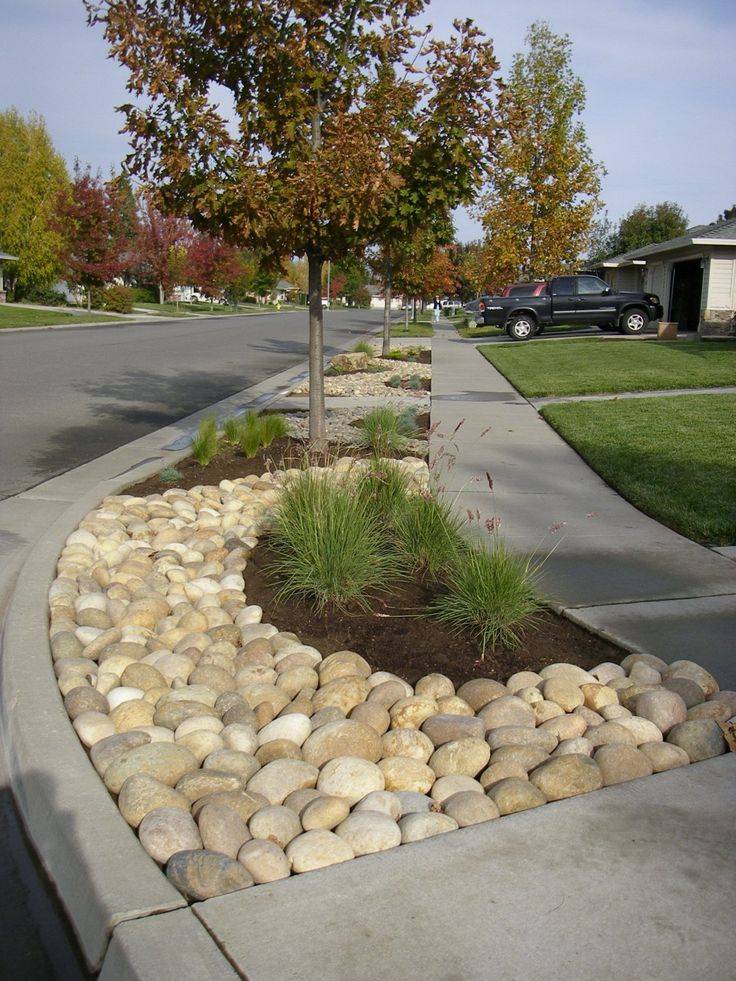 Astonishing Garden Fence Decorating Ideas