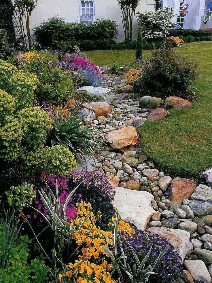 Very Creative And Inspiring Garden Stone Pathway Ideas