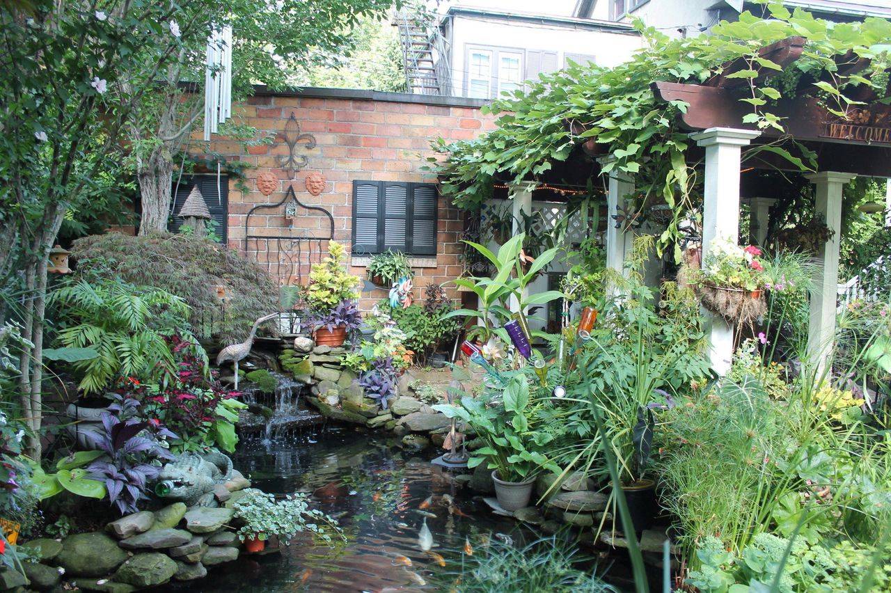 Beautiful Spring Garden Tour