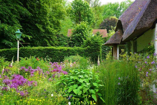 Britains Loveliest Public Gardens