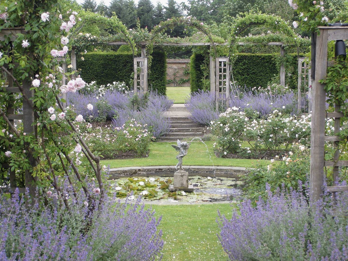 21 Arts and Crafts Movement Garden Ideas Worth a Look | SharonSable