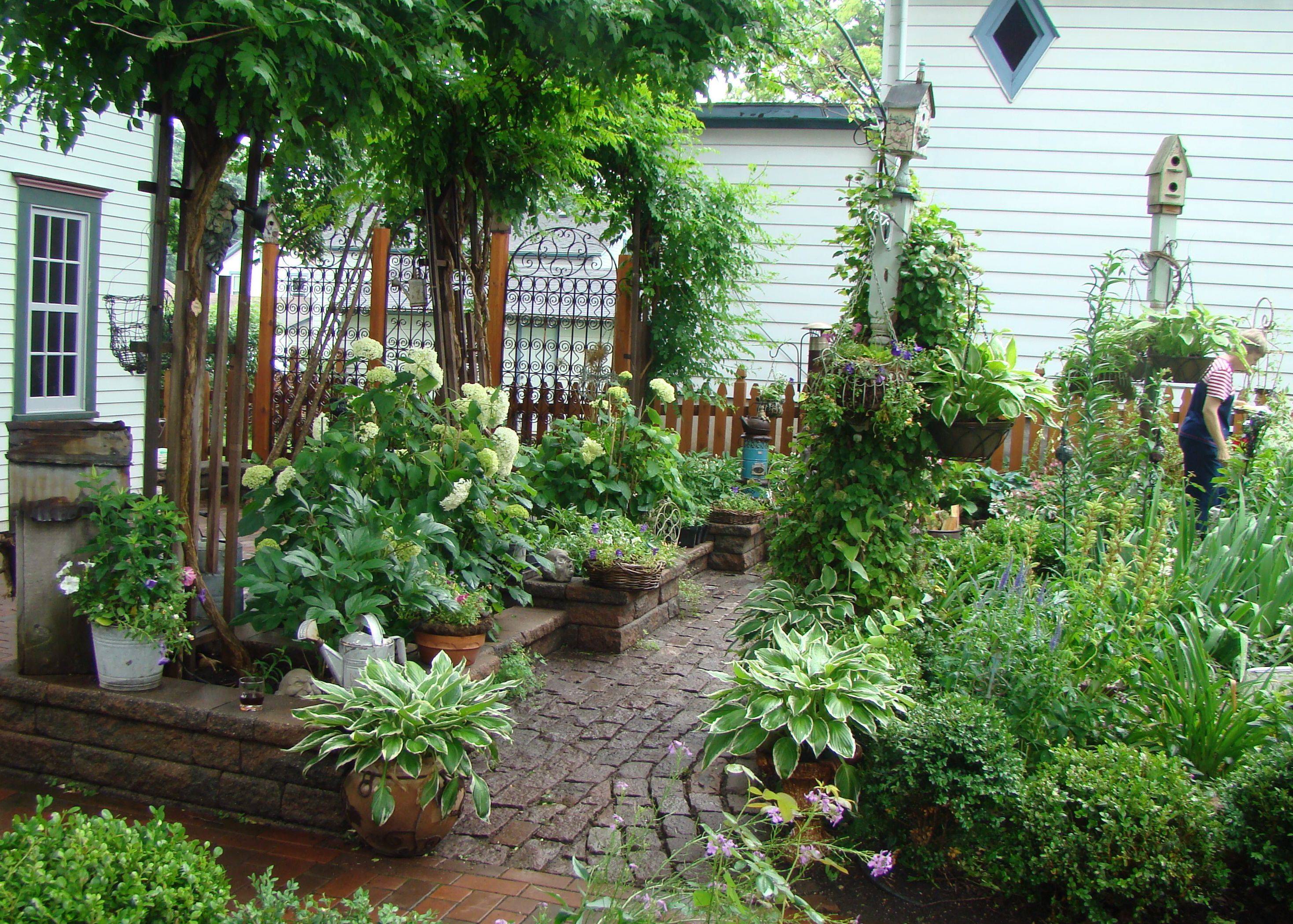 The Arts And Crafts Movement Garden