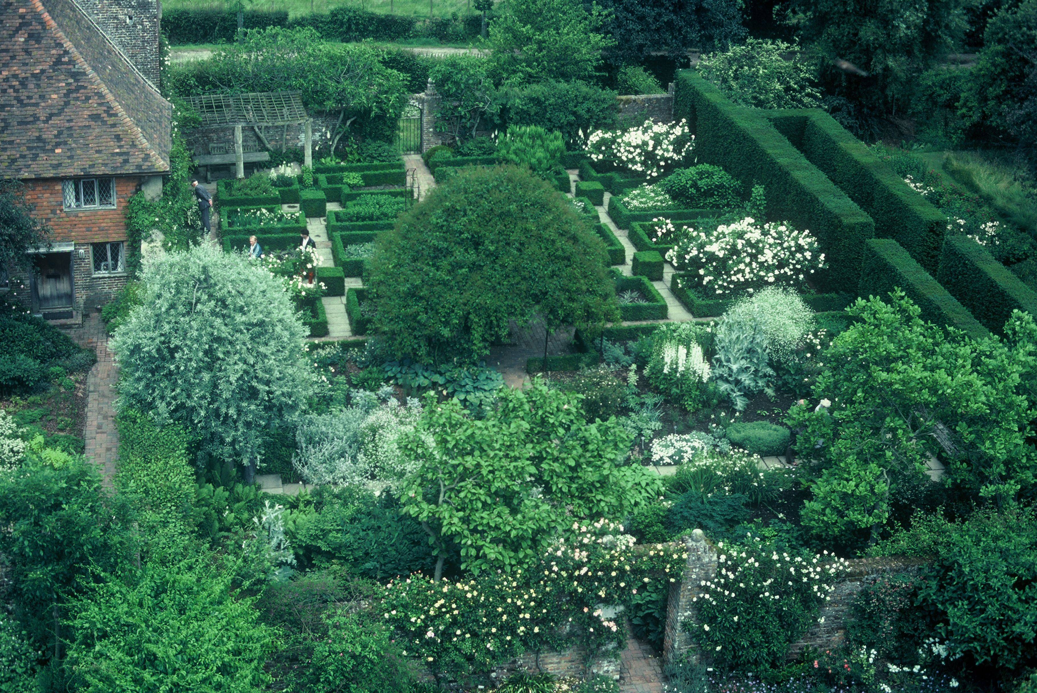 Castle Garden Harold Sissinghurst Sissinghurst White Gardens
