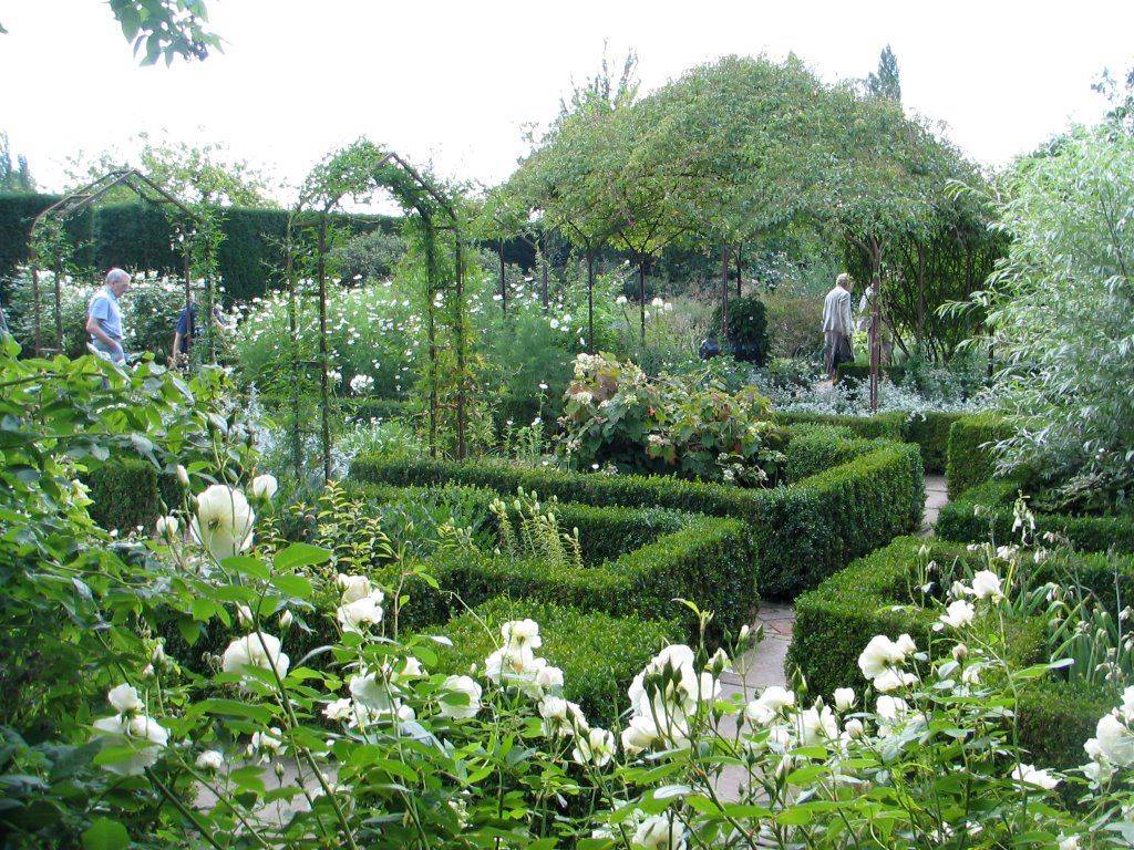 Sissinghurst White Garden Sissinghurst White Garden Pergola