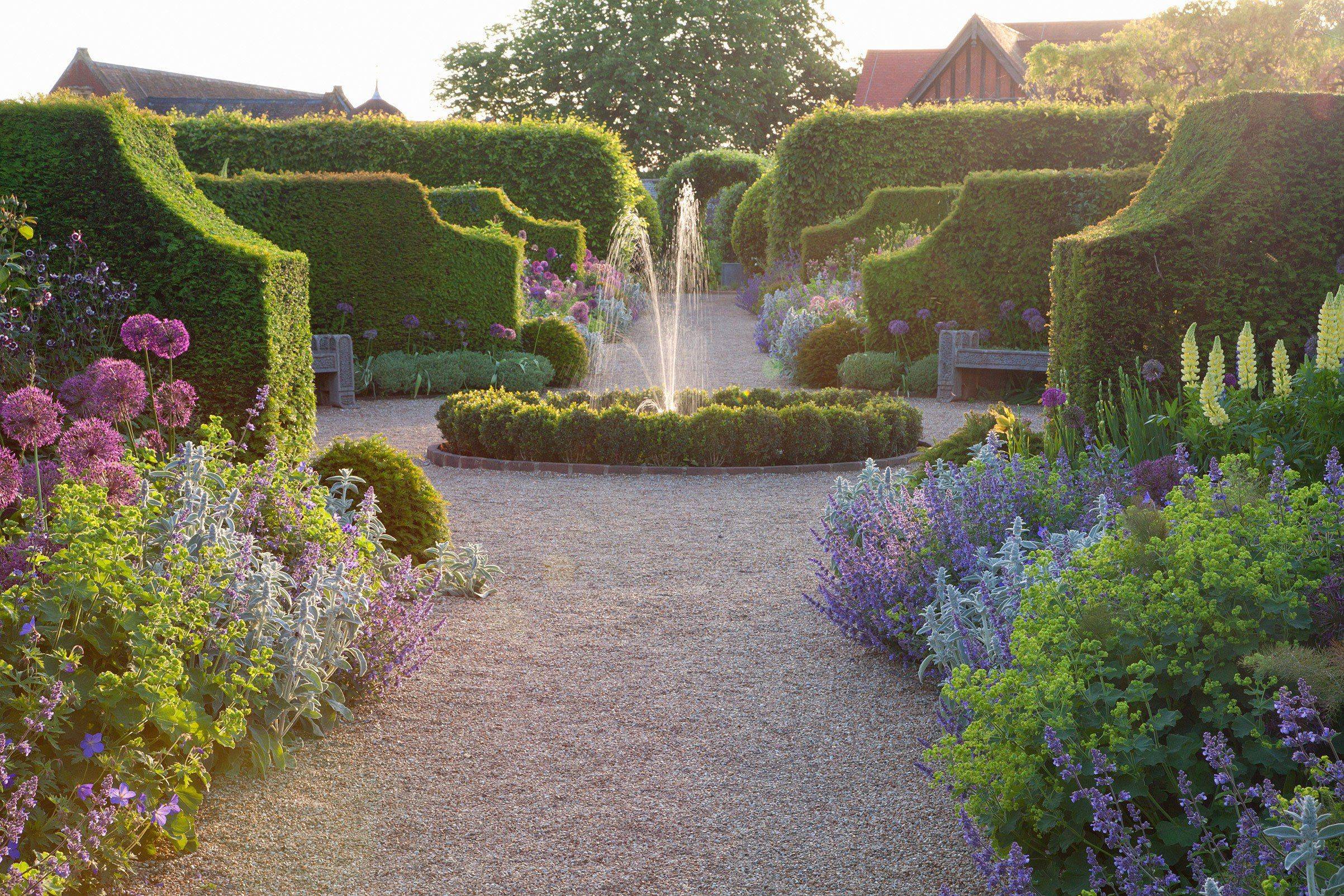 Drummond Castle Gardens