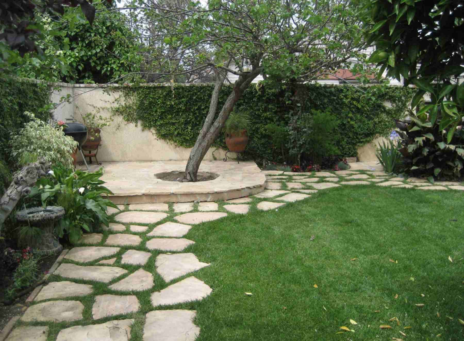 Cute Front Yard Courtyard Landscaping Ideas Mediterranean