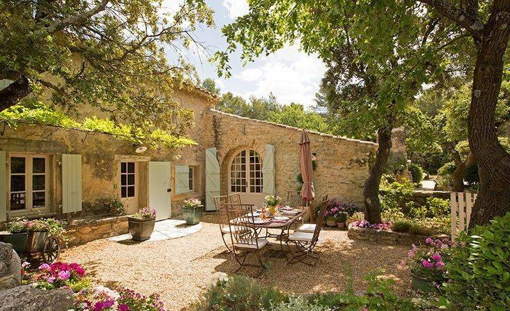 A Modern Courtyard Garden