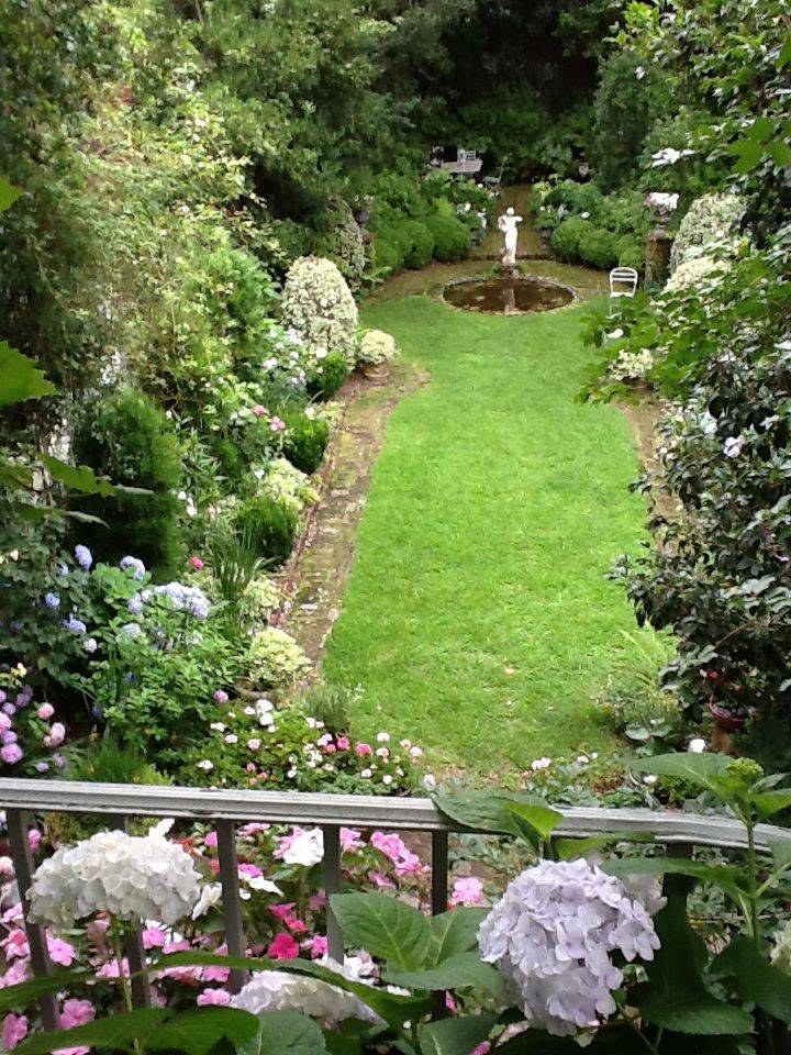 A Fancy Charleston Walled Garden