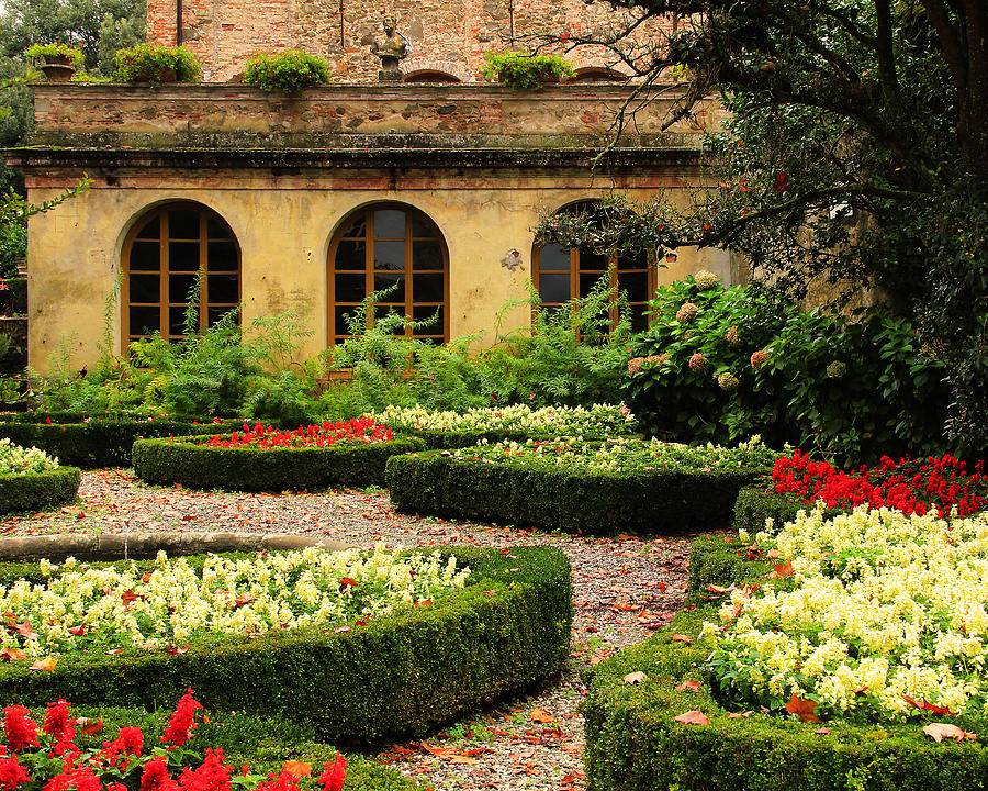 A Fancy Charleston Walled Garden