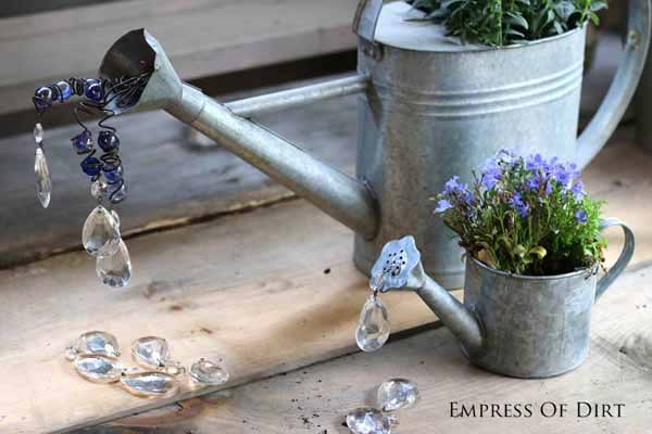Creative Watering Can Garden Art Ideas
