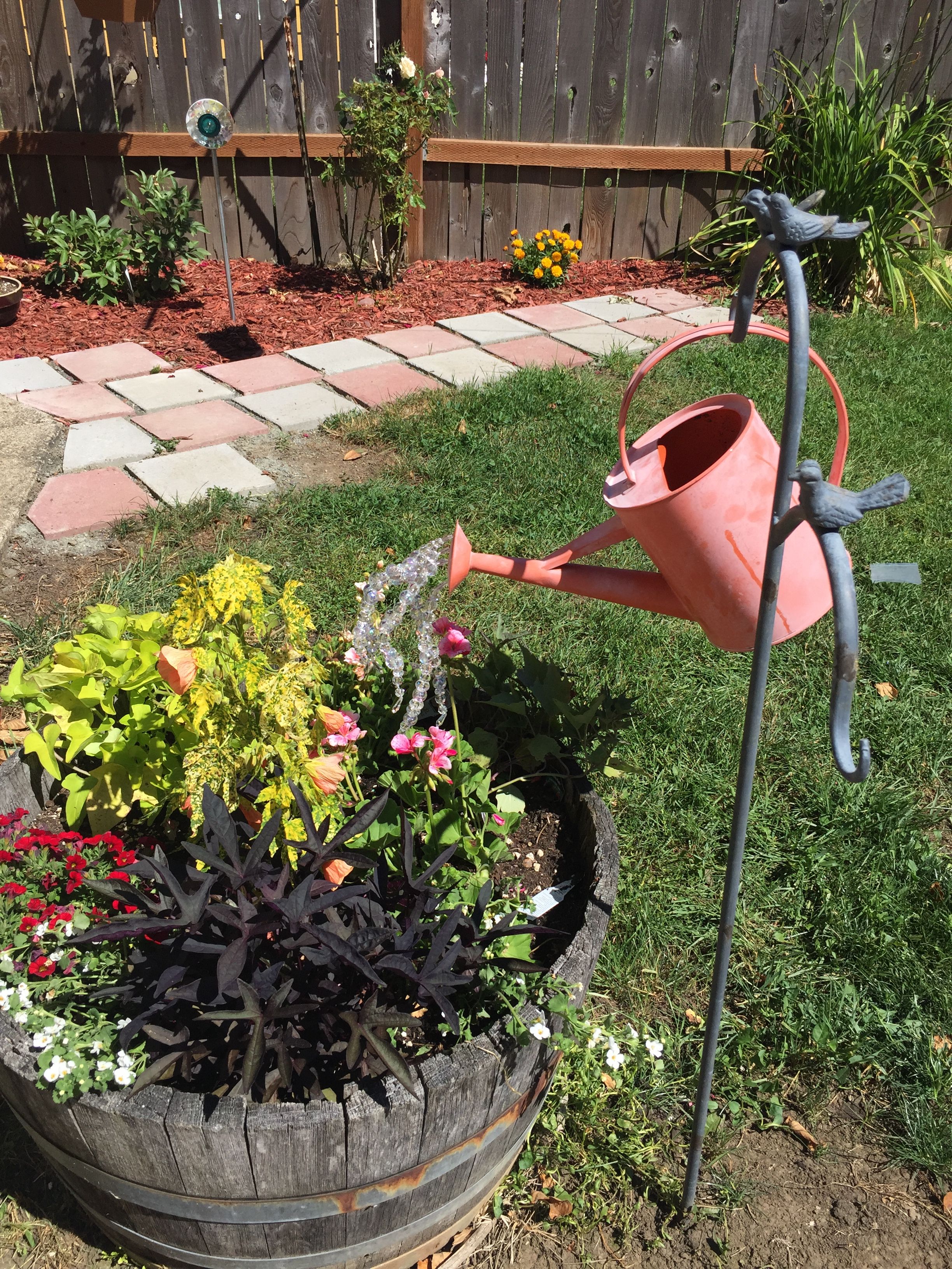 Creative Watering Can Garden Art Ideas
