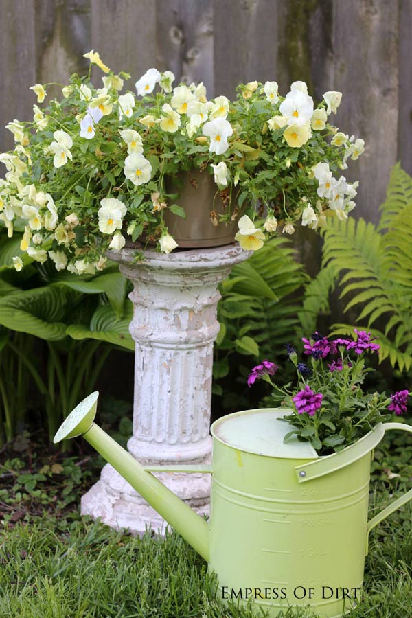 Creative Watering Can Garden Art Ideas