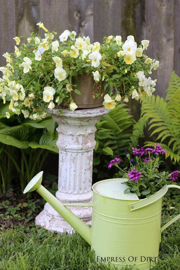 Creative Watering Can Garden Art Ideas
