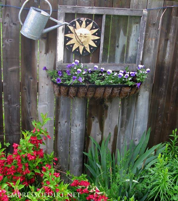 Creative Watering Can Garden Art Ideas