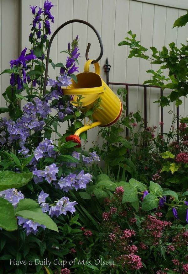 Stunning Watering Cans Decor Ideas