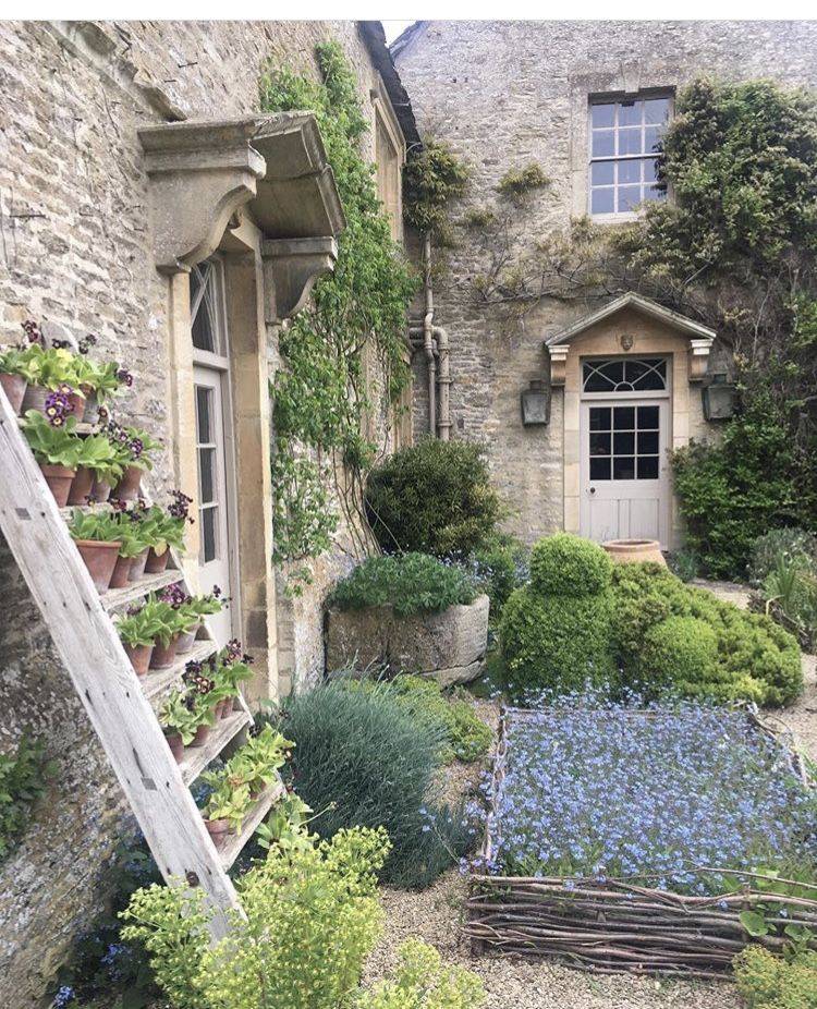 Beautiful Modern English Country Garden Design Ideas