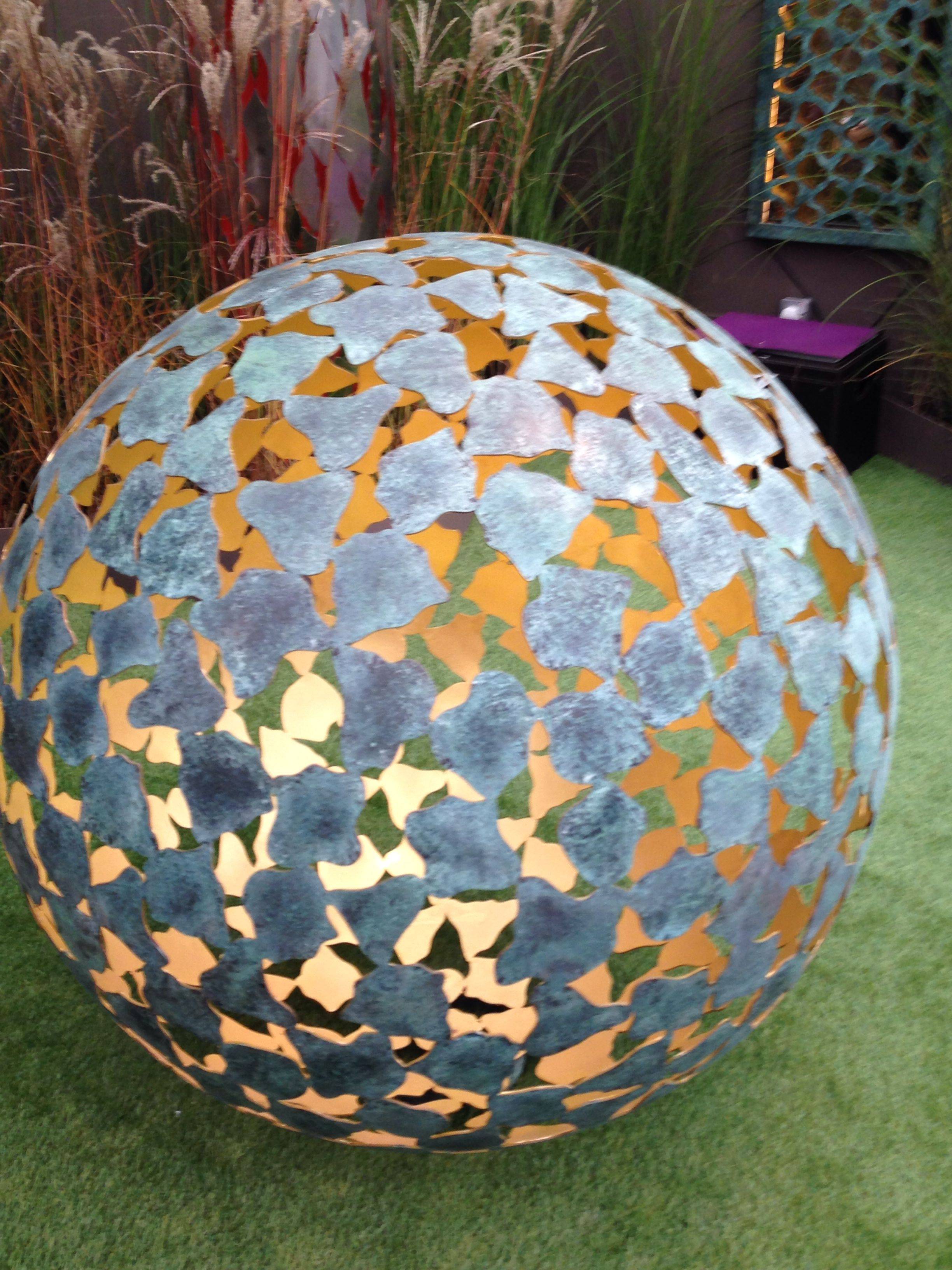 Beautiful Modern Stainless Steel Spherical Garden Sculpture