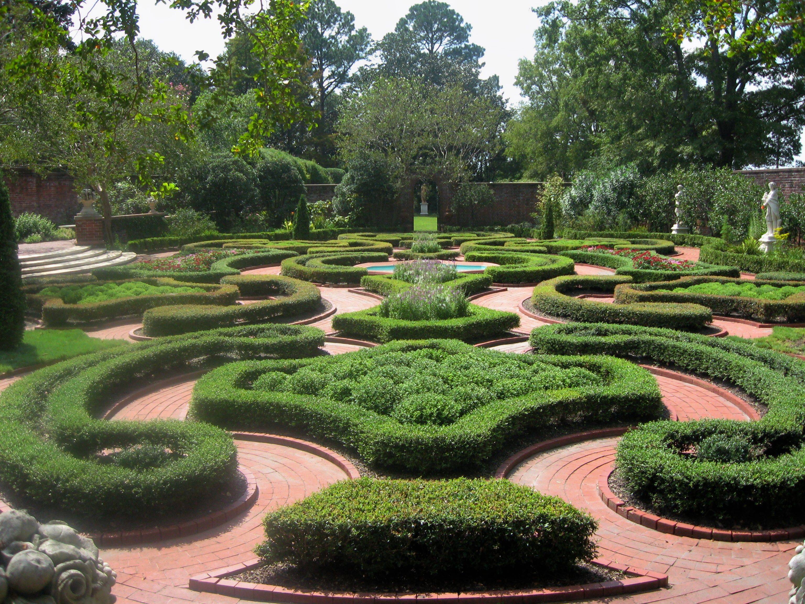 Amazing Formal English Garden Designs