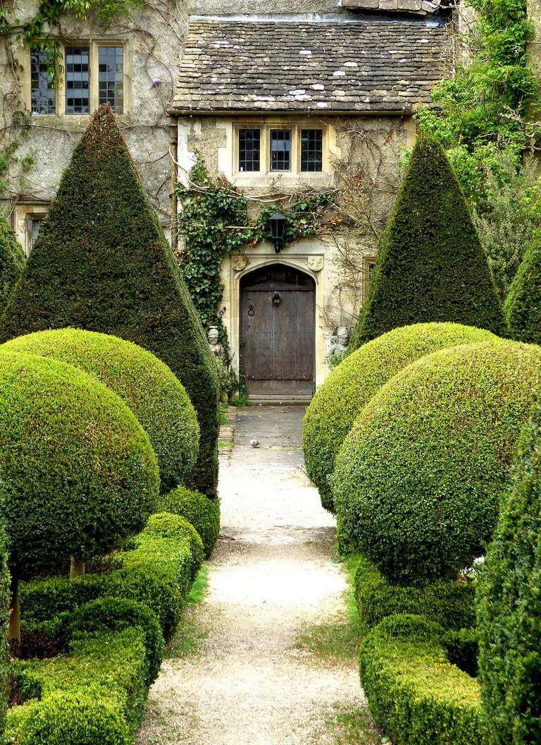Elegant English Garden Designs