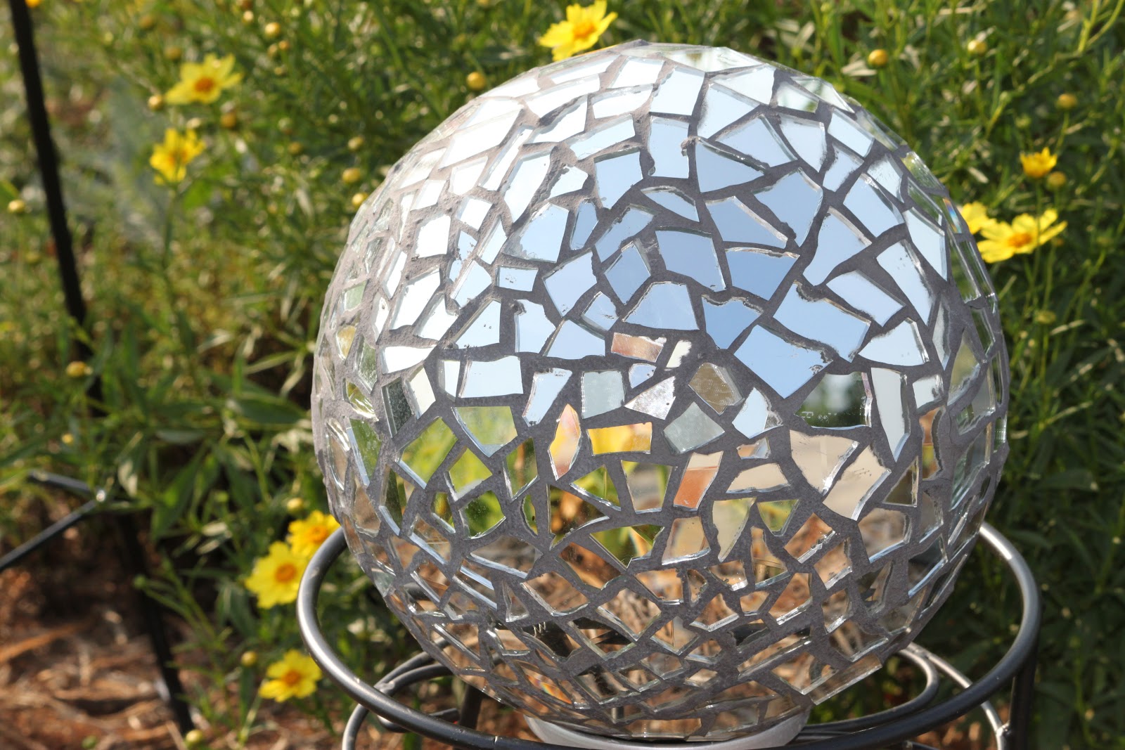 Diy Gazing Ball Garden Yard Ideas