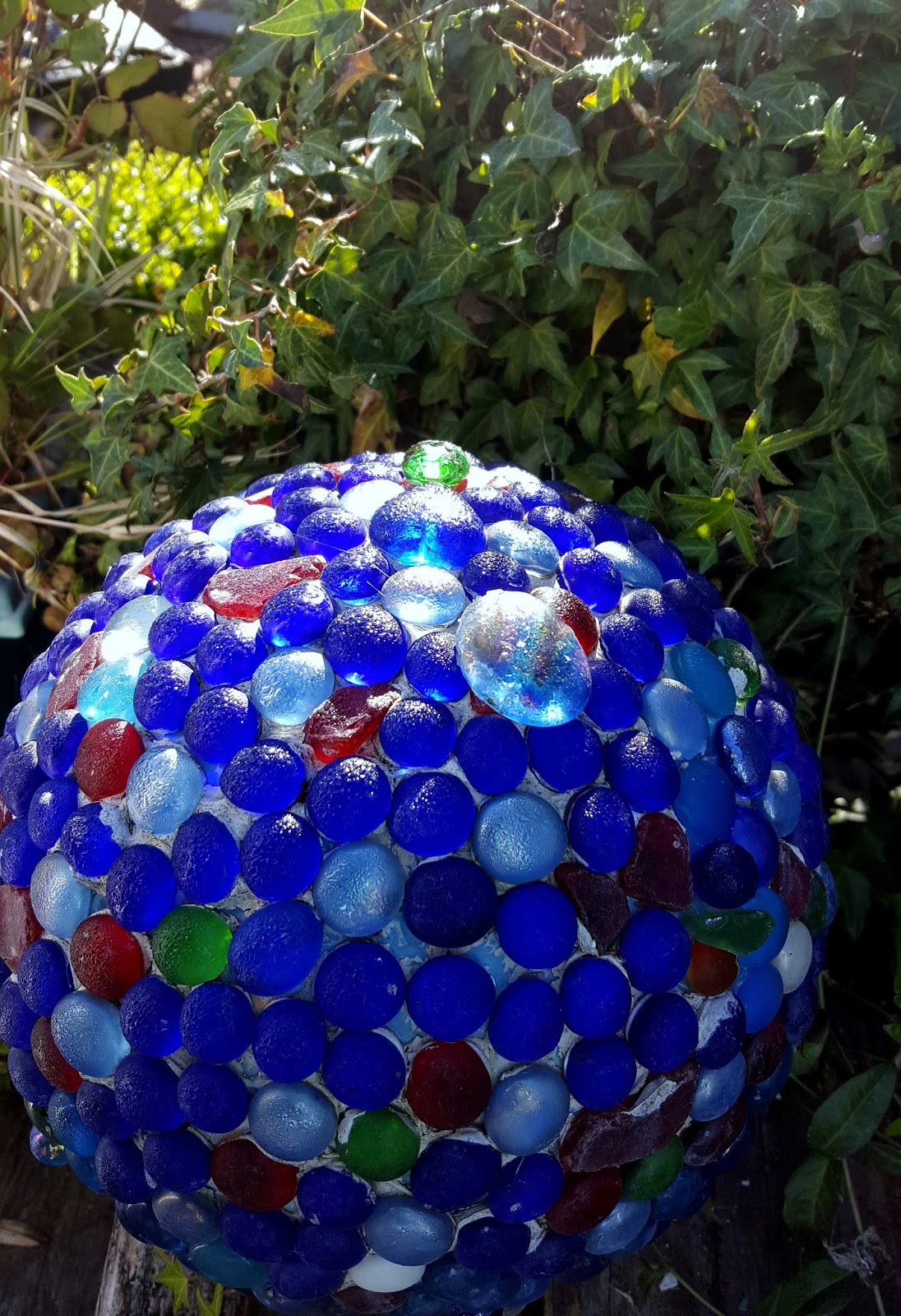 Sunnydaze Floral Spring Splash Gazing Ball White
