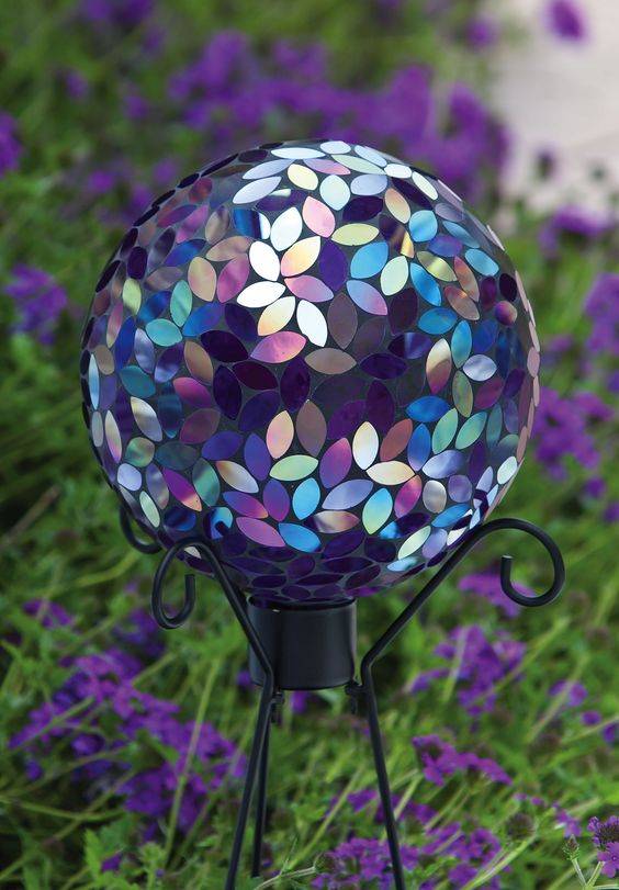 Alpine Corporation Glass Mosaic Floral Outdoor Gazing Globe