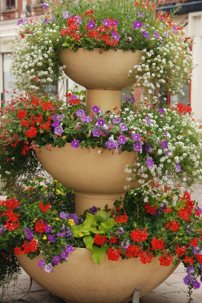 Iron Pot Flower Wall