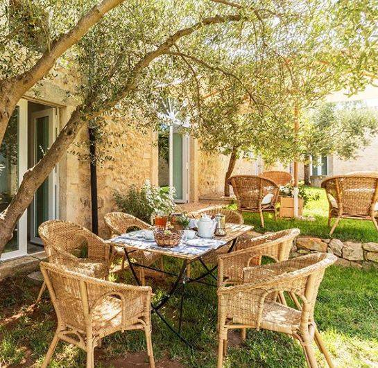 A Subtly Romantic Garden