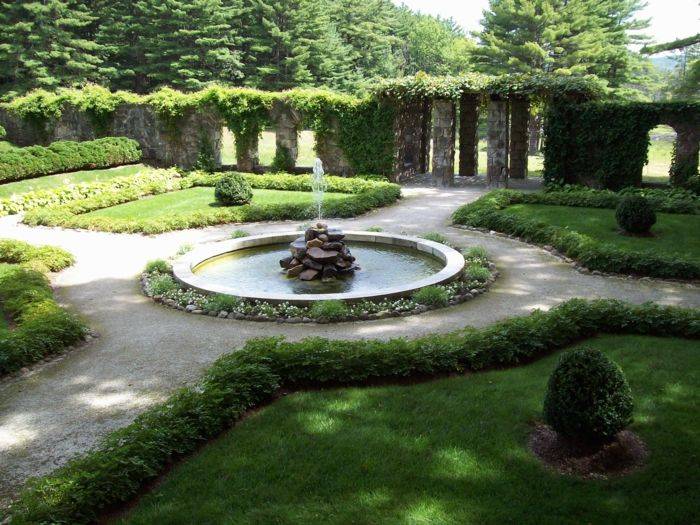 A Romantic Italian Garden Atmosphere