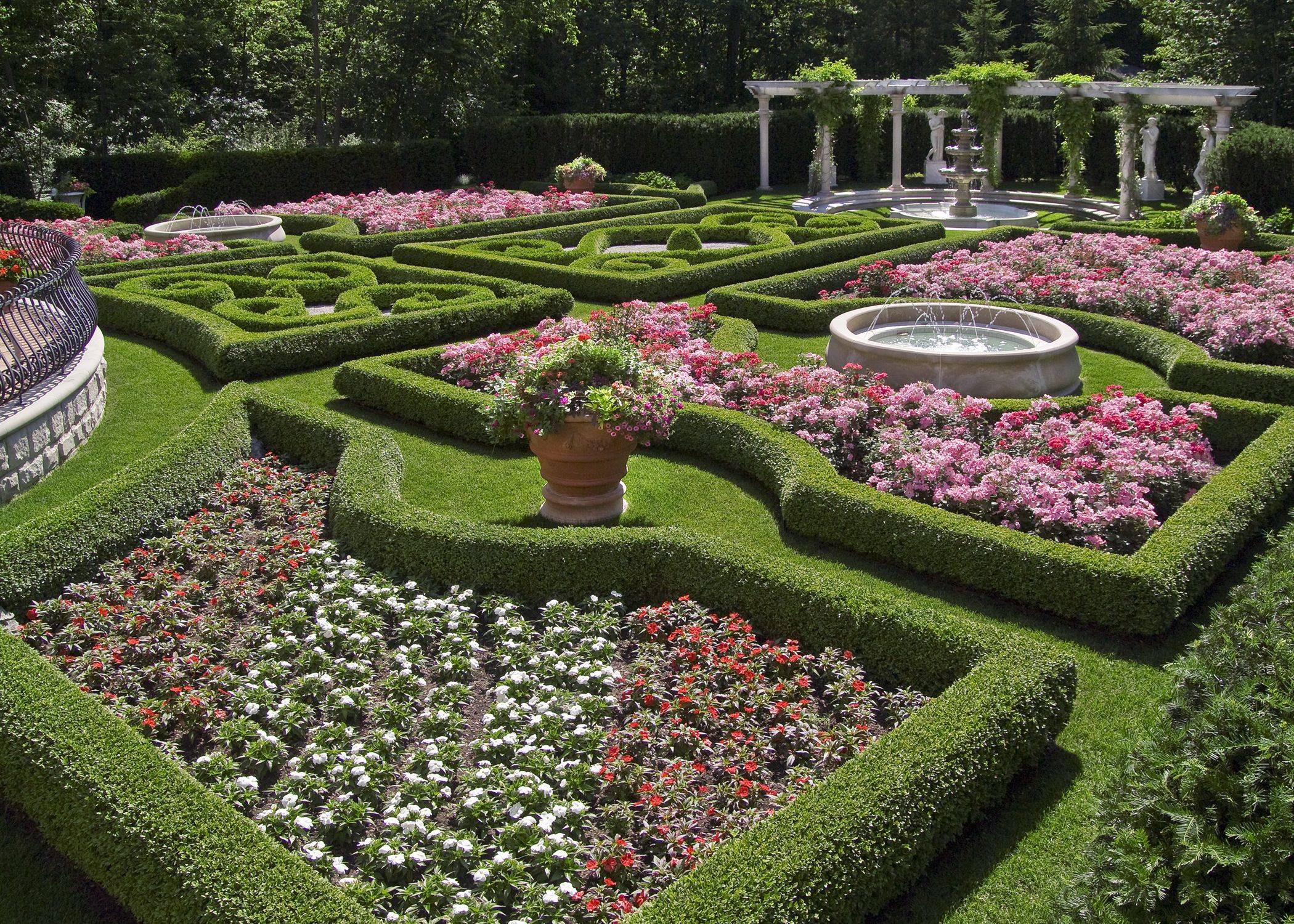 Italian Garden Style Courtyard Gardens Design