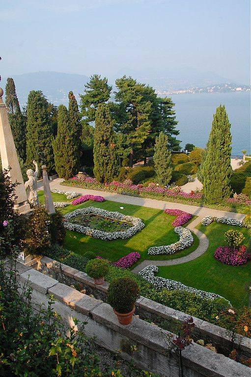 Beautiful Isola Bella Gardens