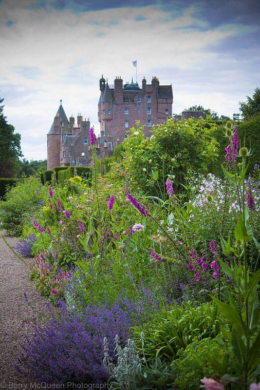 Glamis Castle Gardens