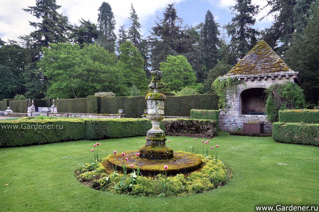 Glamis Castle Gardens