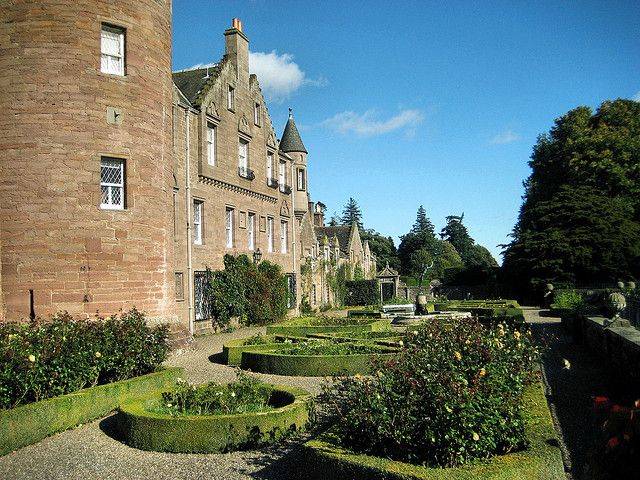 Glamis Castle Gardens