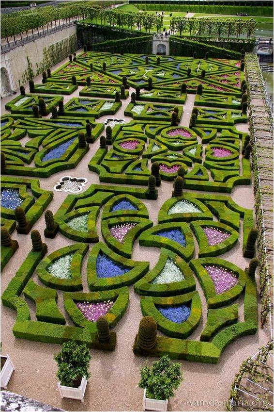 Garden Maze Ideas