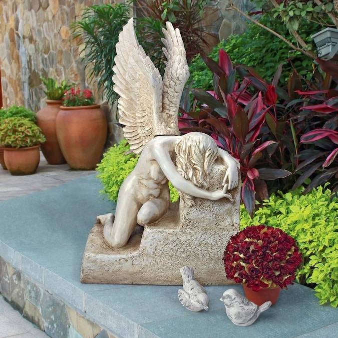 W Animal Garden Statue