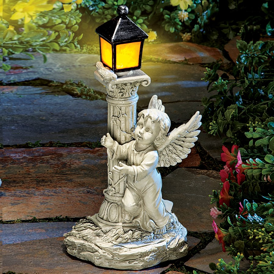 Ytc Summit North American Raccoon Statue Holding Solar Powered Lantern