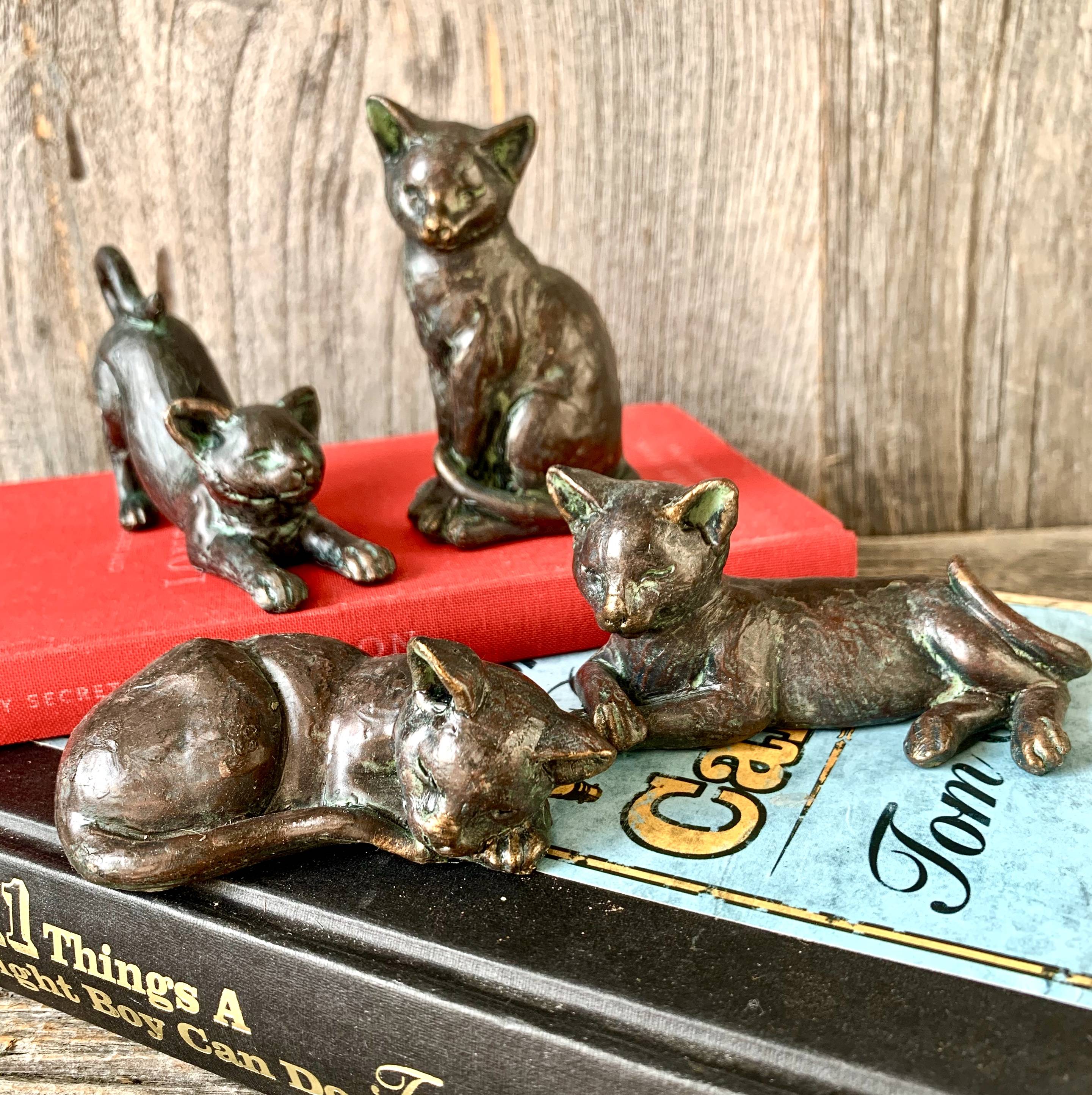 Cat Sitting Lifelike Garden Ornament Indoor Outdoor Real Life