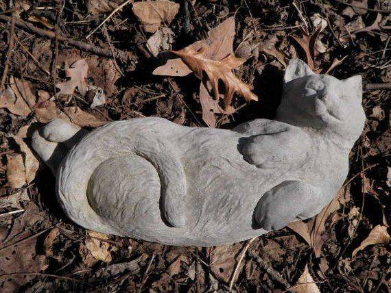 This Sleeping Cat Cat Statue