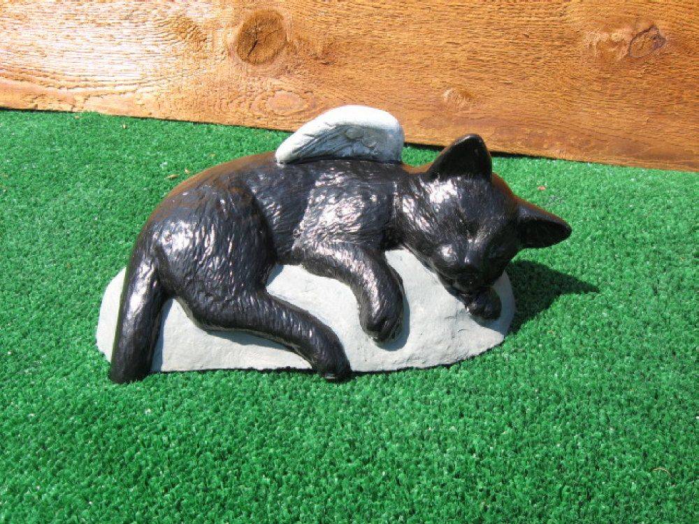 Campania International Angel Kitty Garden Statue Cat Memorial Garden